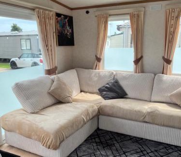 Walton on the Naze Ski Chalet | 2 Bedroom Mini Lodge near the beach