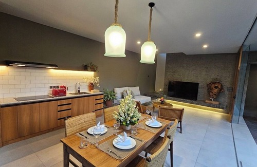 Munggu Villa | 2-Bedroom Minimalist Villa in Parerenan