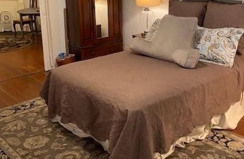Carrollton Apartment | 2 Bedroom Multi family 378385 by Houzlet