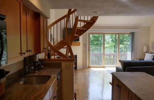 Bartlett Apartment | 2 Bedroom Nordic Village - 3min to Storyland in Bartlett NH, near North Conway
