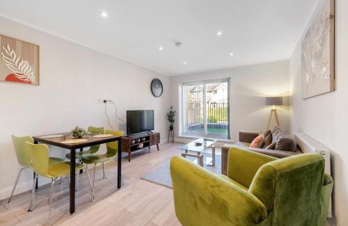 High Wycombe Apartment | 2 Bedroom Penthouse with parking High Wycombe By 360Stays