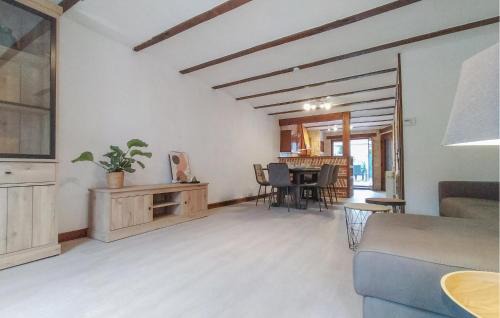 Treignes House | 2 Bedroom Pet Friendly Home In Treignes