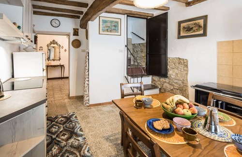 Acqua Loreto House | 2 bedroom pet friendly home in Todi