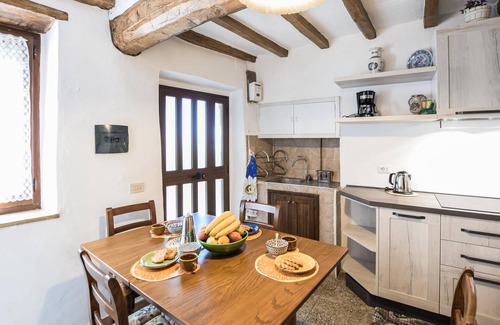 Acqua Loreto House | 2 bedroom pet friendly home in Todi