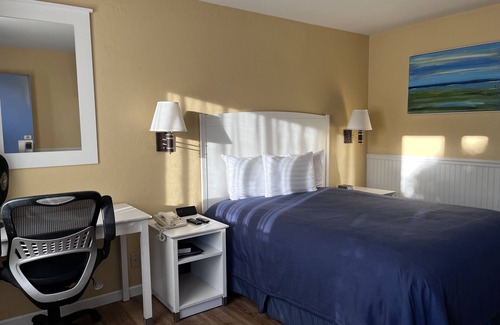 Downtown Monterey Cabin | 2 Bedroom PET-FRIENDLY Family Suite at Ocean-Side Property!