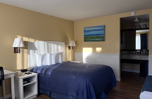 Downtown Monterey Cabin | 2 Bedroom PET-FRIENDLY Family Suite at Ocean-Side Property!