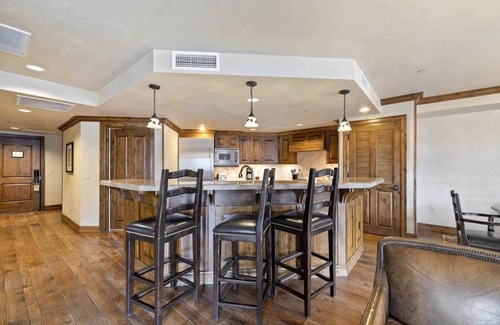 Aspen Resort | 2-bedroom resort in beautiful Aspen with full kitchen, WiFi, fitness room, AC
