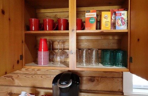 Inman Cabin | 2-bedroom “secret” cabin close to Interstates & Amenities-Boiling Springs, SC