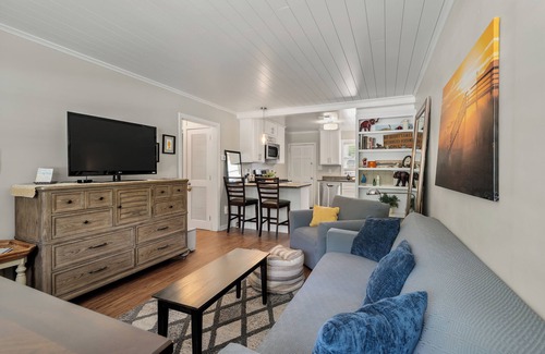 North Charleston Apartment | 2 Bedroom STEPS to food & nightlife - Minutes to Beaches - NO cleaning fee!