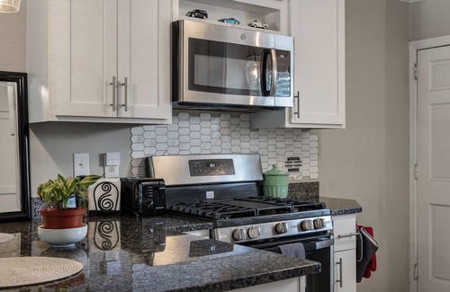 North Charleston Apartment | 2 Bedroom STEPS to food & nightlife - Minutes to Beaches - NO cleaning fee!