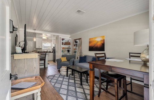 North Charleston Apartment | 2 Bedroom STEPS to food & nightlife - Minutes to Beaches - NO cleaning fee!