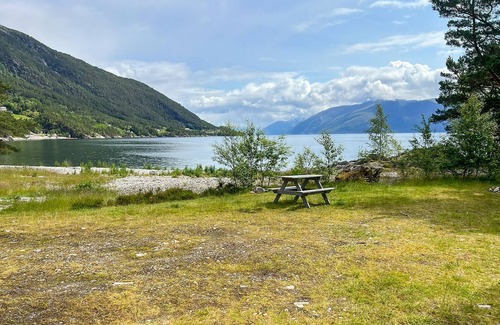 Hoyanger House | 2 bedroom stunning home in Lavik