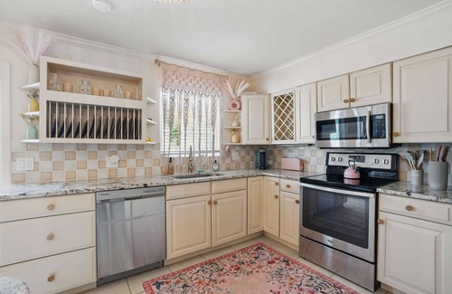 Biggar Villa | 2-bedroom suite - Gulf access, Lazy River Pool