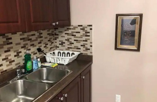 East Credit House | 2 Bedroom suite in central Mississauga.
