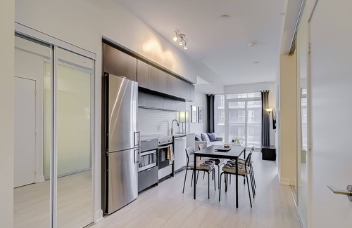 Garden District Apartment | 2 Bedroom Suite near Dundas Square