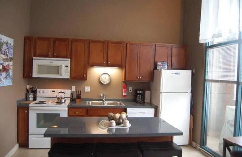 Sandusky Apartment | 2 Bedroom Sunset Condo Close to Cedar Point