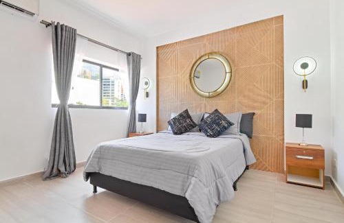 Soacha Apartment | 2 bedroom top floor with pool table, 1 block from Lleras park p9