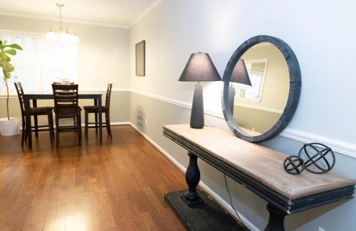 Tuscaloosa House | 2 Bedroom Townhouse Retreat 10 min to UA Stadium