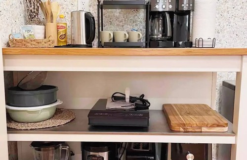 Los Altos House | 2 Bedroom Unit by Long Beach Airport-KING Bed-W/D-Between Universal/Disneylandn