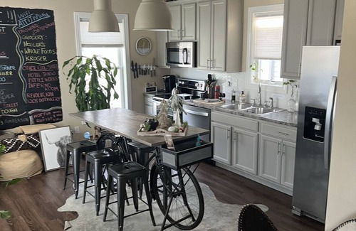 Indianapolis House | 2-bedroom vacation home just 6 minutes to Lucas Oil Stadium