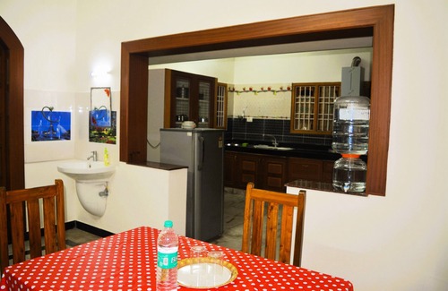 Allapakkam Villa | 2-bedroom Villa/ Apartment/Homestay in Chennai with WiFi, AC and Kitchen!