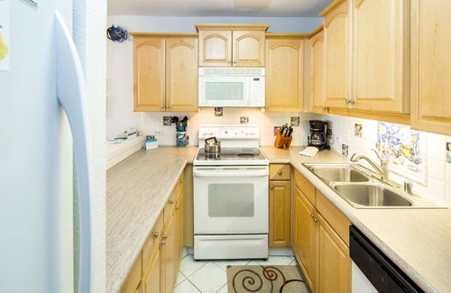 Kihei Condo | 2 Bedroom w/Tropical Decor – Kamaole Sands 9403
