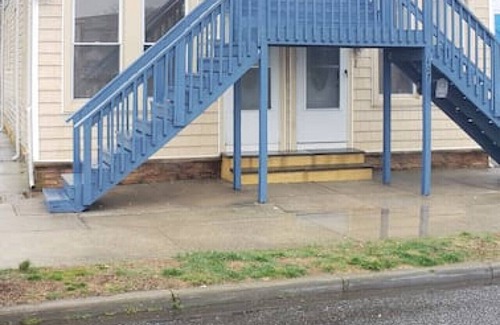 Cape May - Wildwood Apartment | 2 bedroom, Walk to Beach & Boardwalk ! Apt. 1R