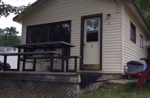 Wasaga Beach Cottage | 2 bedroom Waterfront Cottage in Wasaga - Ash Lane Cottages