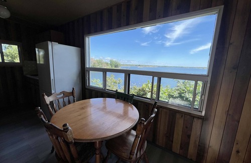 Carling Cabin | 2-bedroom Waterfront Cottage in Georgian Bay - Rockwood #7