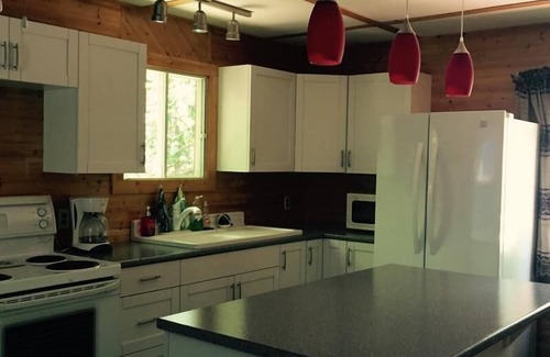Shannon Cottage | 2 bedroom waterfront on St John River, Washademoak Lake, Big Cove.