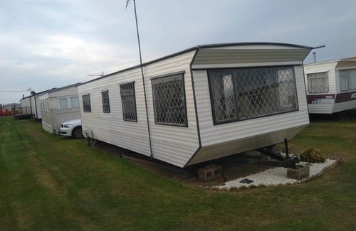 Muston House | 2 Bedroomed Caravan for holiday let dog friendly