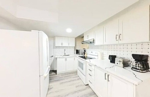 East Credit House | 2 bedrooms apt 15 minutes toToronto airport