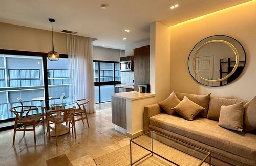 Luis Donaldo Colosio Apartment | 2 Bedrooms Breathtaking Sea View! - 1 Minute Walk From the Beach and the 5th Av