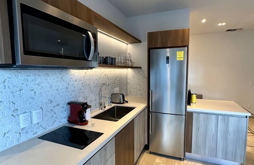 Luis Donaldo Colosio Apartment | 2 Bedrooms Breathtaking Sea View! - 1 Minute Walk From the Beach and the 5th Av