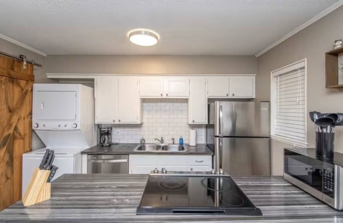 Briarwood Apartment | 2 Bedrooms in Quiet Midtown Little Rock near St Vincent-Coffee-Guest Safety