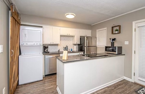Briarwood Apartment | 2 Bedrooms in Quiet Midtown Little Rock near St Vincent-Coffee-Guest Safety