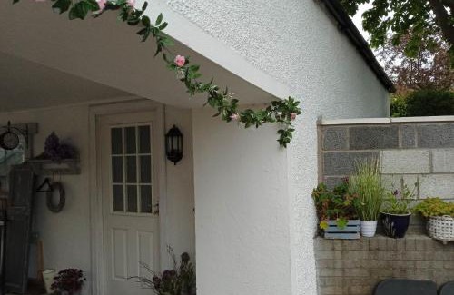 Lundin Links House | 2 bedrooms sleeps 4 free wifi parking outdoor area