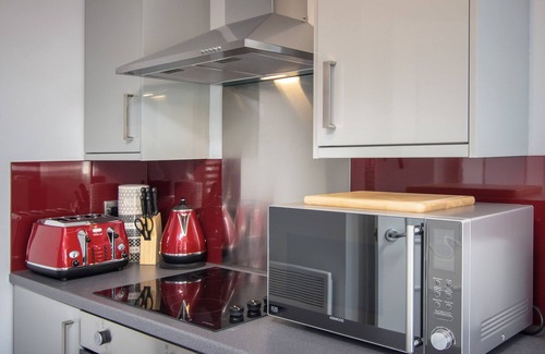 South Shore Apartment | 2 Bedrooms Sleeps 6 Near Top Blackpool Attractions