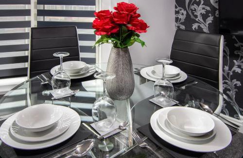 South Shore Apartment | 2 Bedrooms Sleeps 6 Near Top Blackpool Attractions