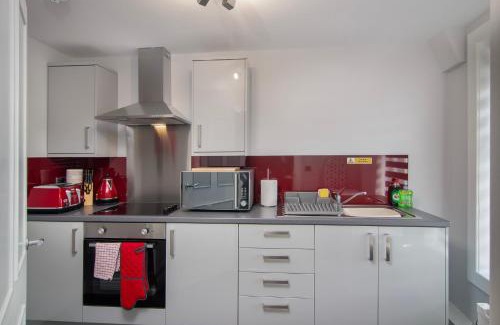 South Shore Apartment | 2 Bedrooms Sleeps 6 Near Top Blackpool Attractions