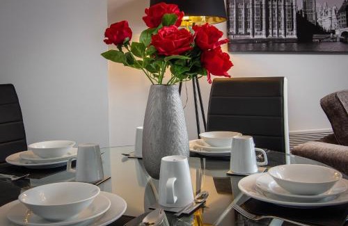 South Shore Apartment | 2 Bedrooms Sleeps 7 Near Top Blackpool Attractions