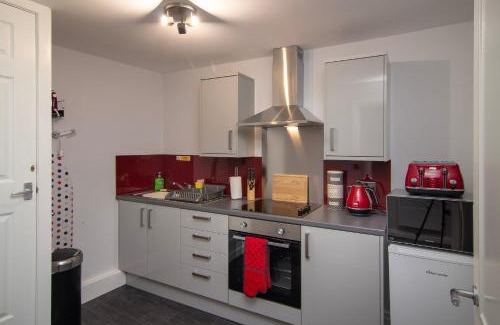 South Shore Apartment | 2 Bedrooms Sleeps 7 Near Top Blackpool Attractions