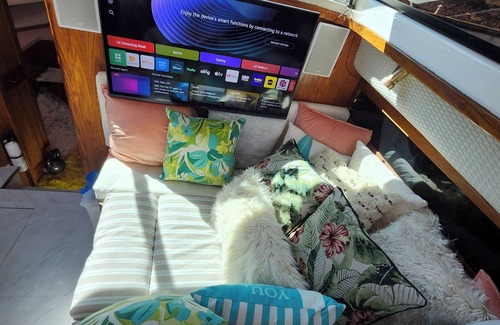 Washington Park Boat Rental | 2 Bedrooms Yacht Rental
