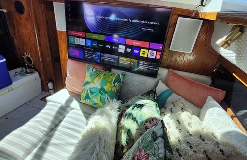 Washington Park Boat Rental | 2 Bedrooms Yacht Rental