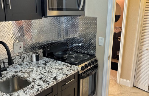 Tampa House | 2 beds 1 bath full kitchen extended stay