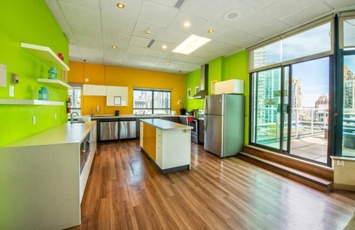 Granville Island Apartment | 2 Beds with kitchenette