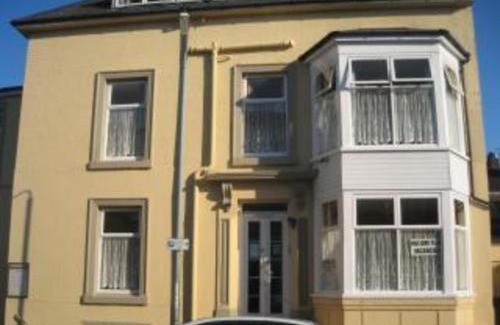 Great Yarmouth Apartment | 2 berth first floor flat Apsley 4