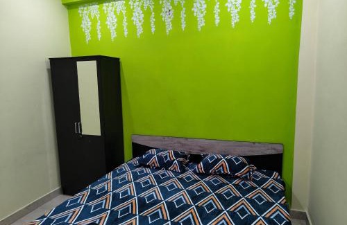 Jhusi House | 2 BHK & Balcony Nature's Theme Apartment Homestay
