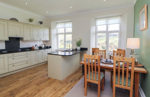 Troutbeck Cottage | 2 BIRKHEAD, family friendly, with open fire in Windermere