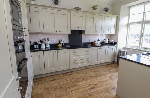 Troutbeck Cottage | 2 BIRKHEAD, family friendly, with open fire in Windermere